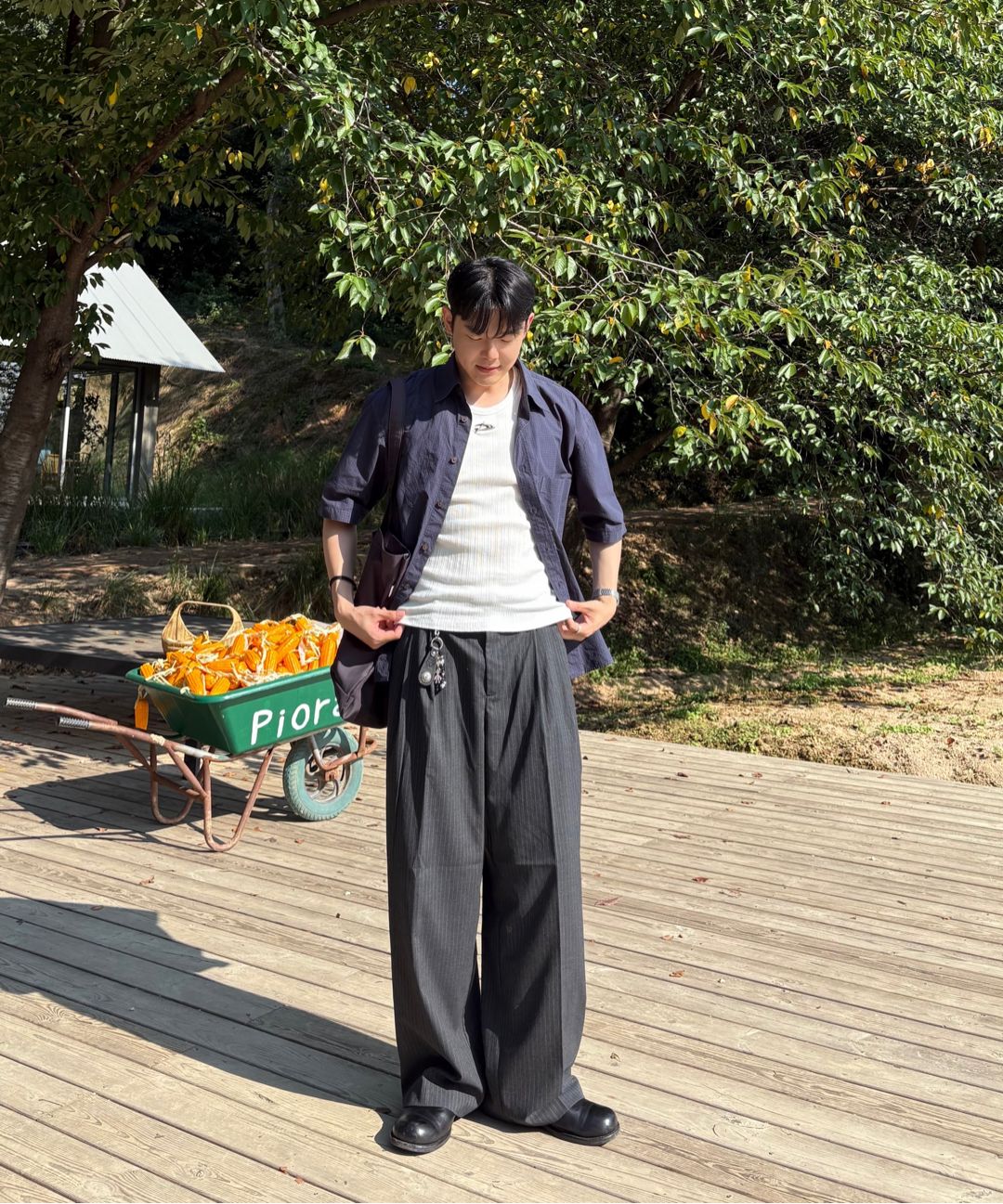 MUSINSA | GLW Two-Tuck Wide Stripe Slacks Black