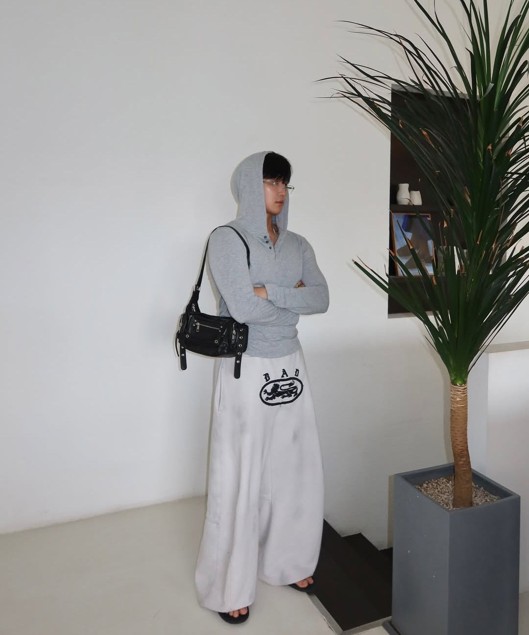 MUSINSA公式 | BADBLOOD Lion Patch 2 Way Curved Jogger