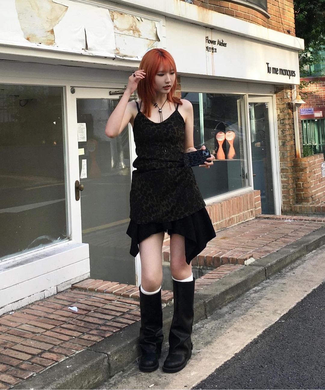 MUSINSA | MISEKI SEOUL Unbalanced flow mini skirt BLACK