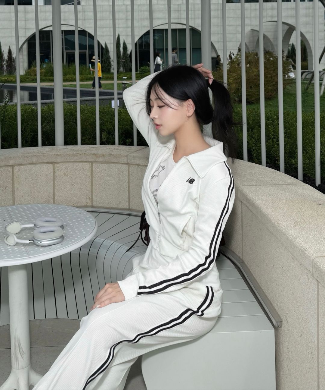 IUGAMAKARAS Studded Shoulder Bag シルバー IUGAMAKARAS Studded Shoulder Bag シルバー MUSINSA公式