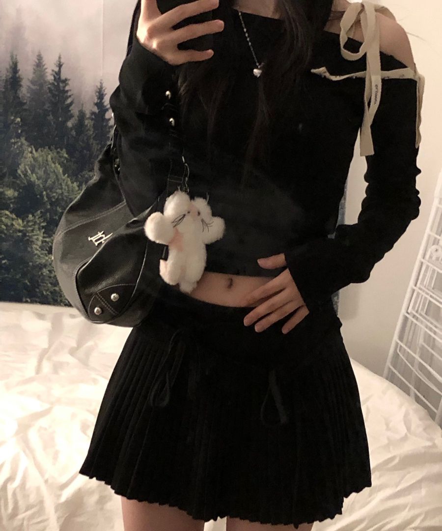 MUSINSA公式 | GLOWNY LOUISA LONG SLEEVE (BLACK)