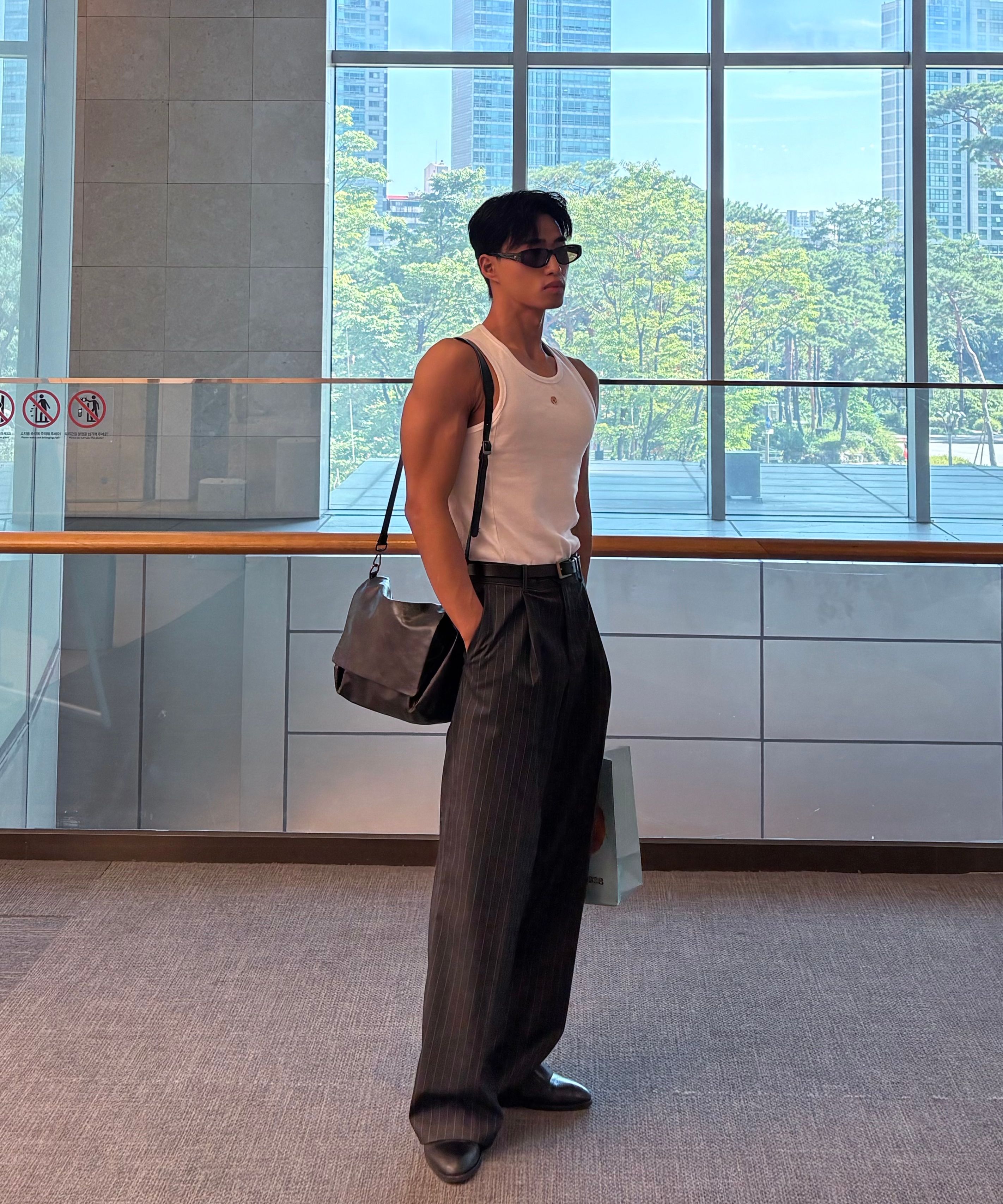 MUSINSA公式 | JUAN HOMME Pinstripe Wide Trousers (Charcoal)