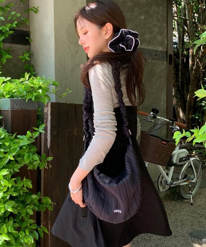 MUSINSA | BBYB Noy Ruffle Large Shoulder Bag (Black)