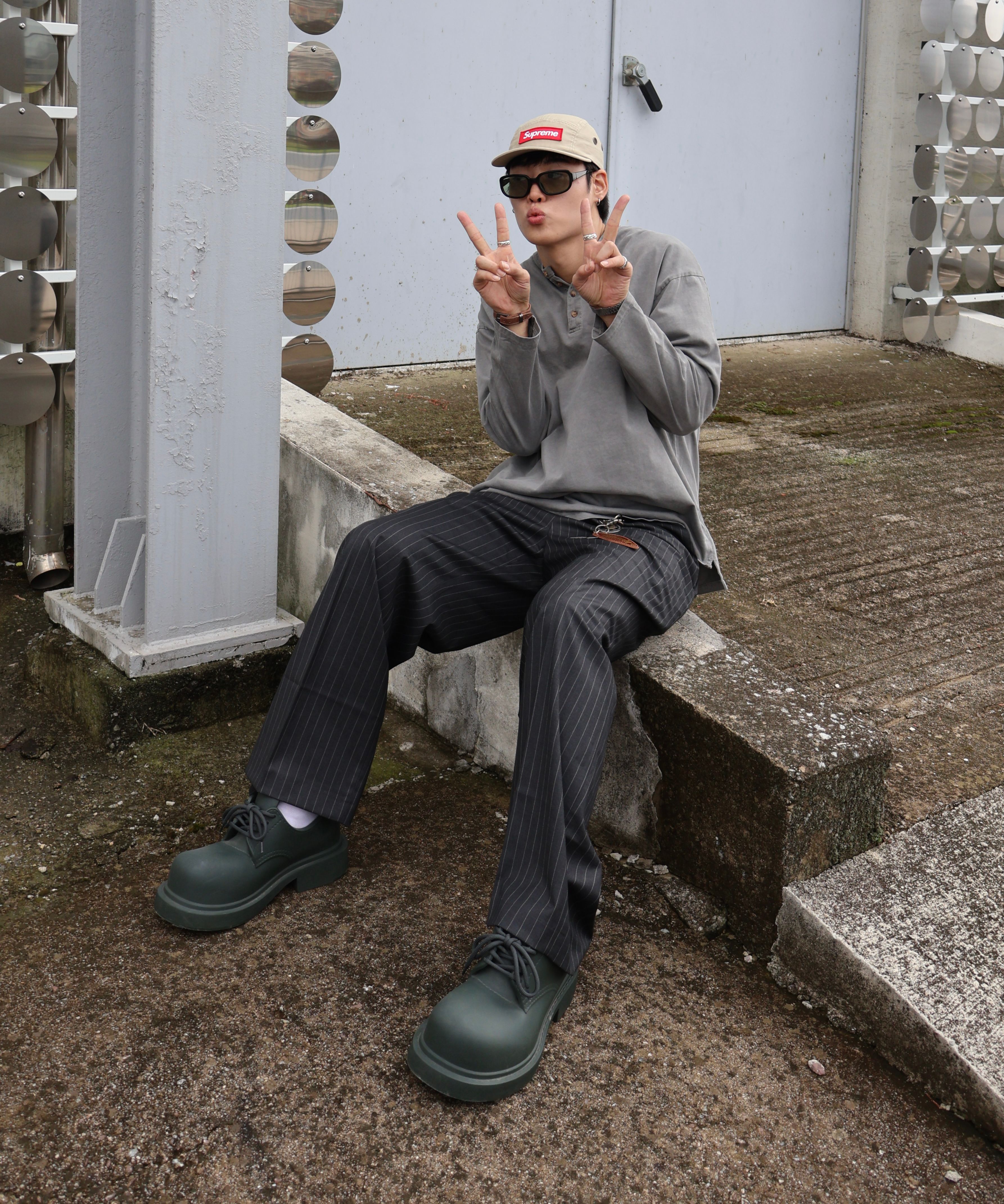 MUSINSA公式 | JUAN HOMME Pinstripe Wide Trousers (Charcoal)