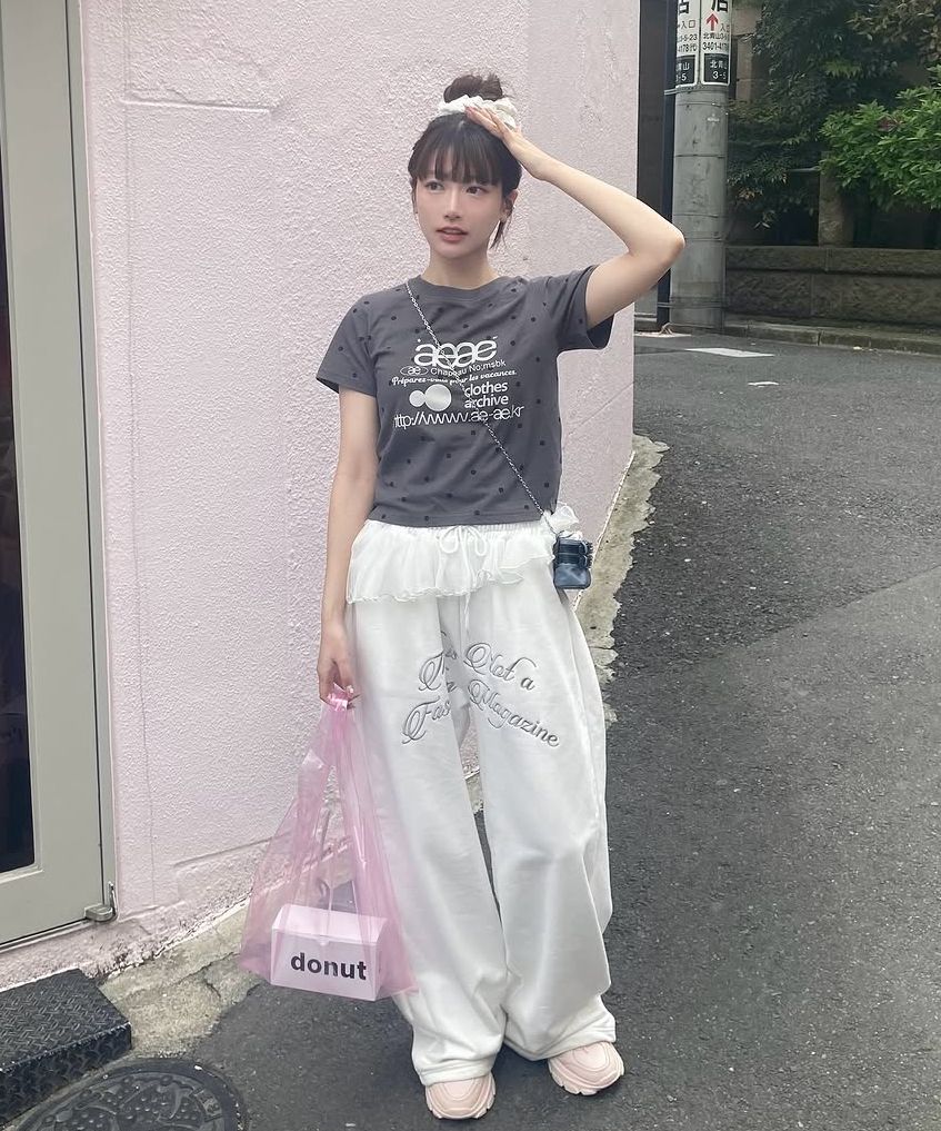 MUSINSA公式 | AEAE WEB LOGO DOT T-SHIRTS [CREAM]