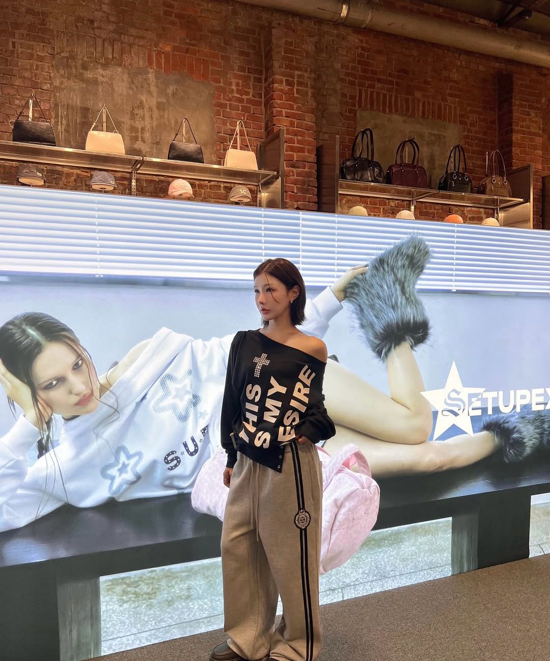 MUSINSA | SETUPEXE BOLD LETTERING LOOSE TOP / BLACK