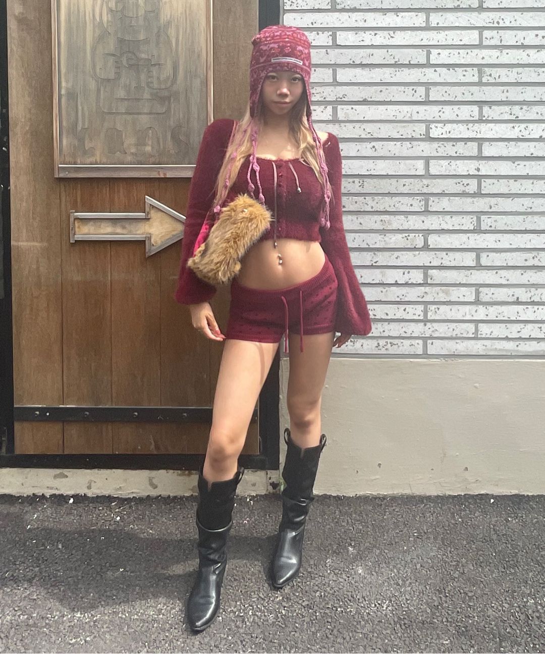 스컬프터(SCULPTOR) Fluffy Slouch Velvet Bag Burgundy - 사이즈
