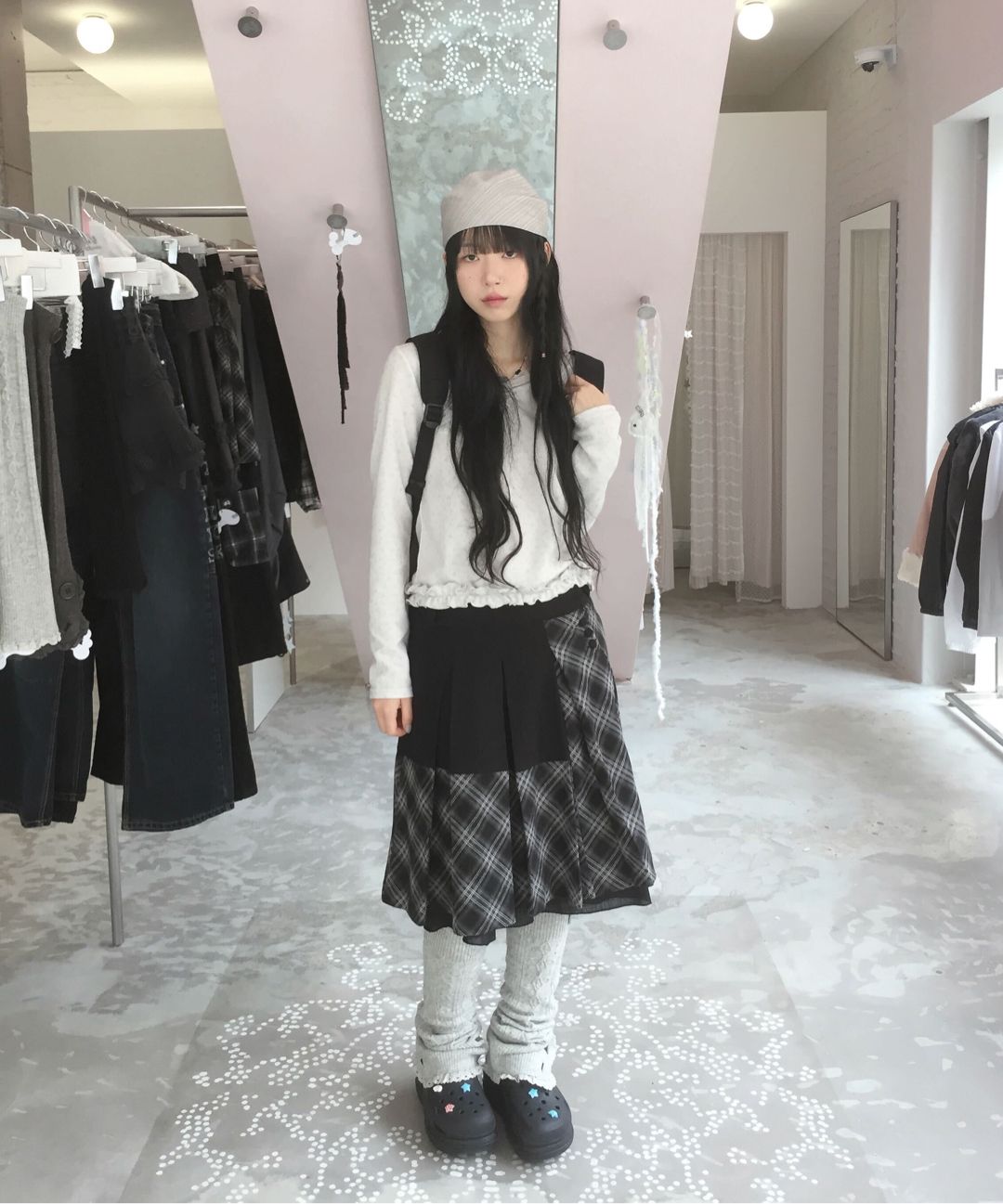MUSINSA | HUG YOUR SKIN Check Pleated Midi Skirt (Black)