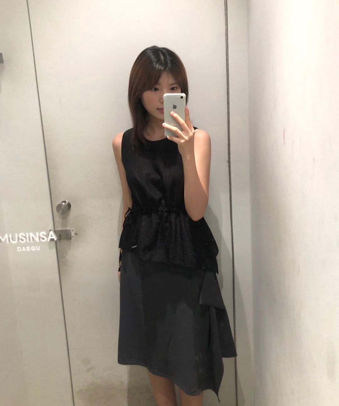 MUSINSA公式 | MISEKI SEOUL Side pleats gathered midi skirt BLACK