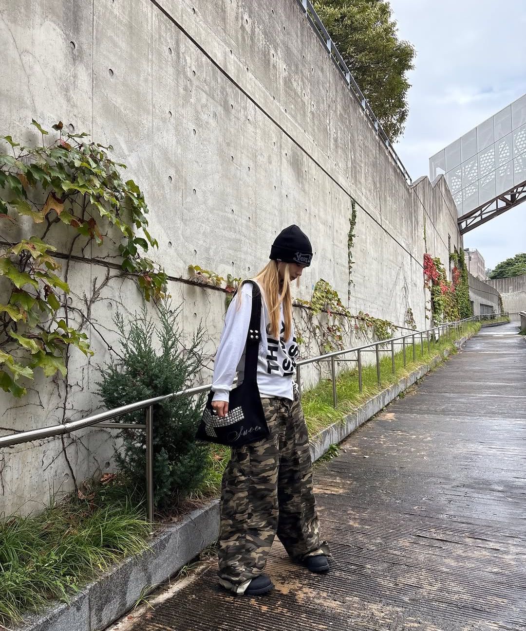 MUSINSA | SETUPEXE BOLD LETTERING LOOSE TOP / BLACK