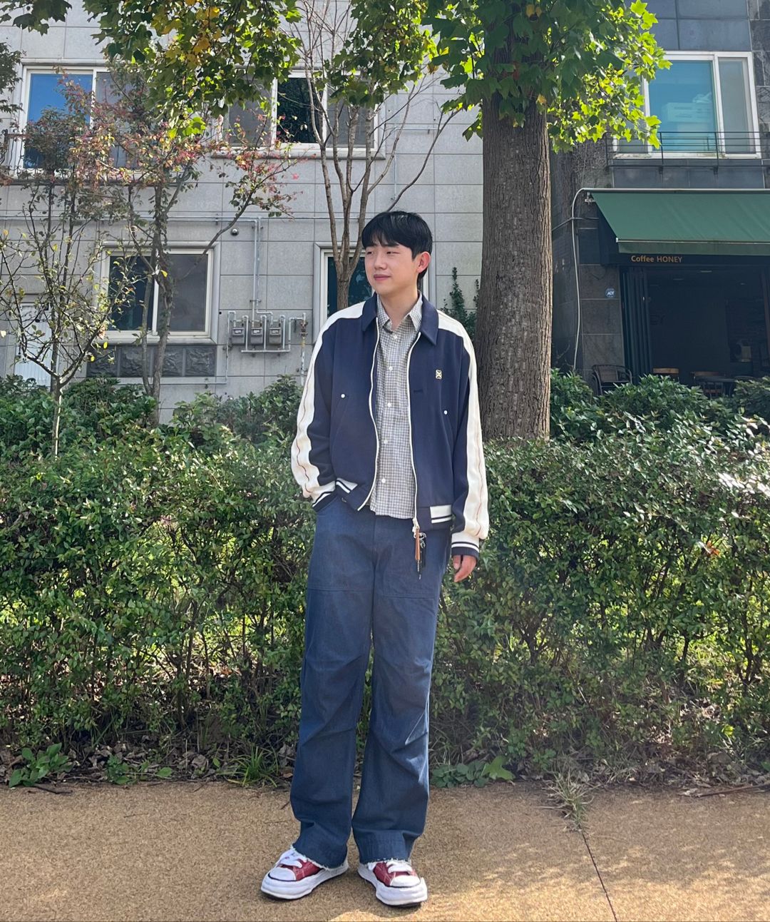 MUSINSA | SATUR Lawton collar track zip-up jacket caviar black