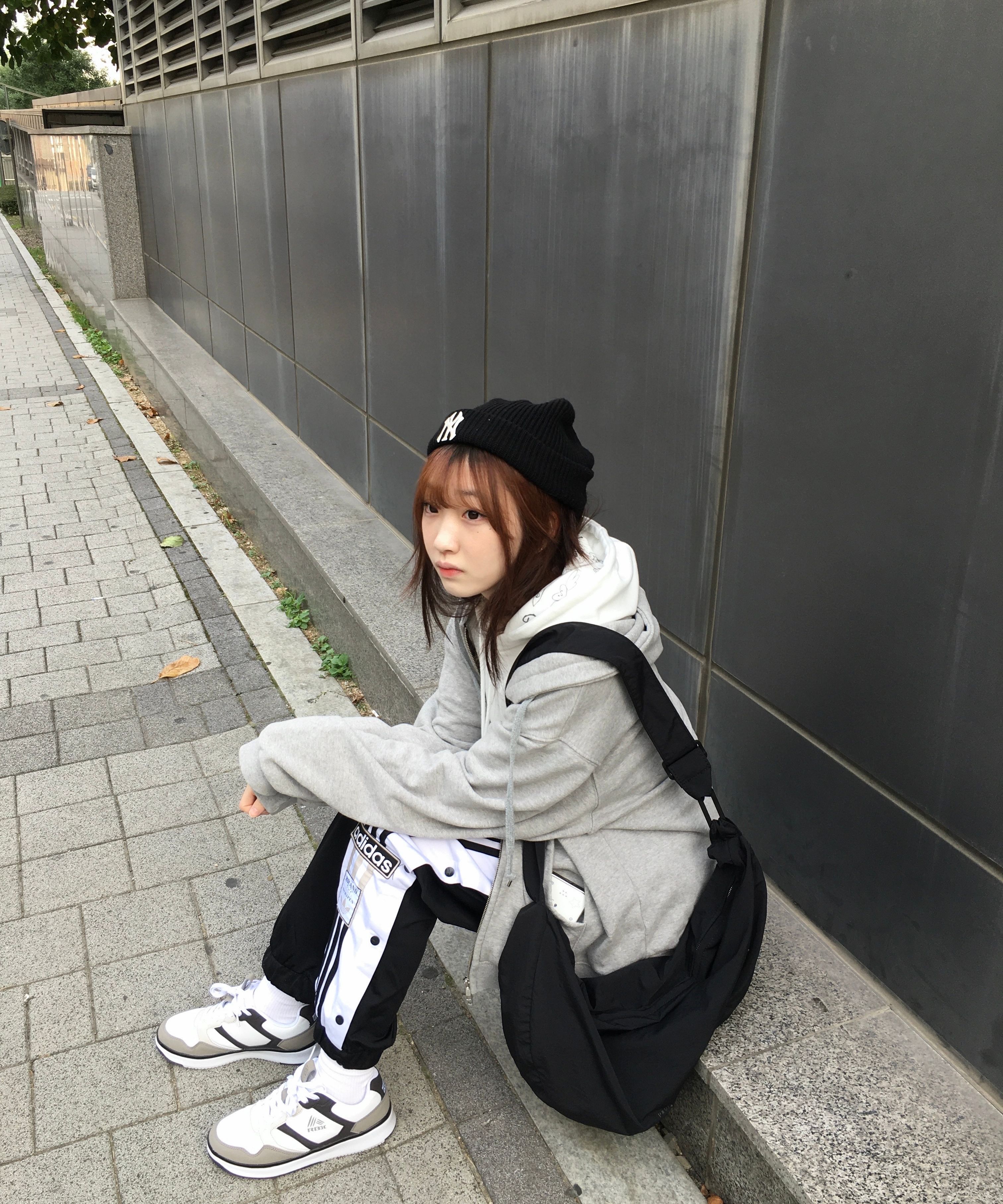 MUSINSA公式 | WOOALONG Signature hood zip-up - CHARCOAL