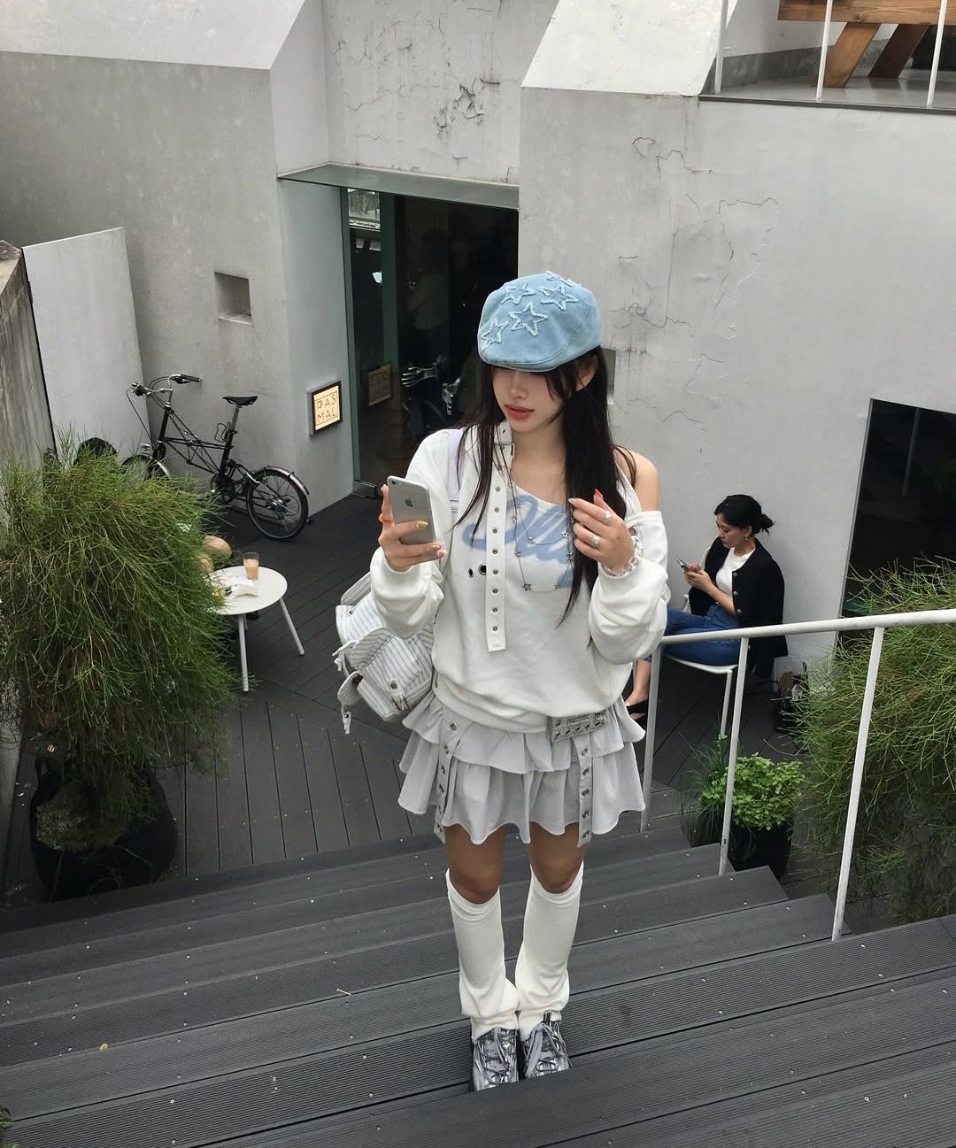 MUSINSA公式 | ILLIGO 129 バックルオフショルダースウェット ブラック