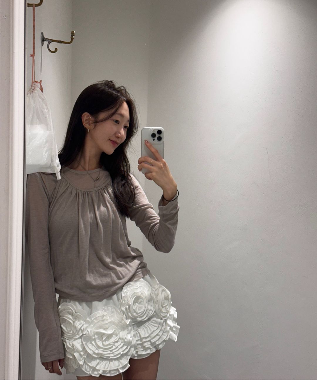 MUSINSA公式 | SINOON [Hearts2Hearts JUUN wearing] Rose Frill Mini