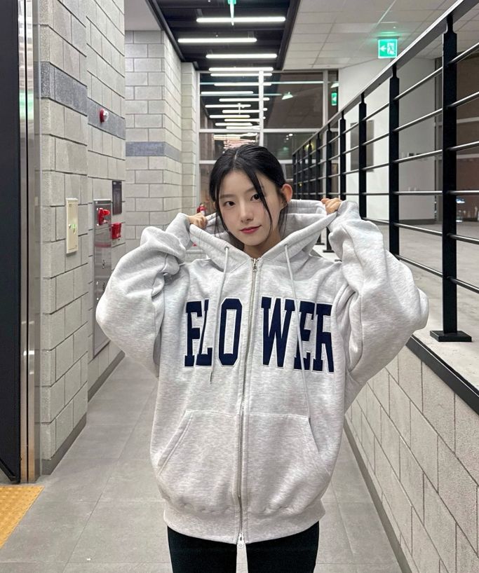 MUSINSA公式 | HAVISM FLOWER ZIP UP HOOD(CHARCOAL)