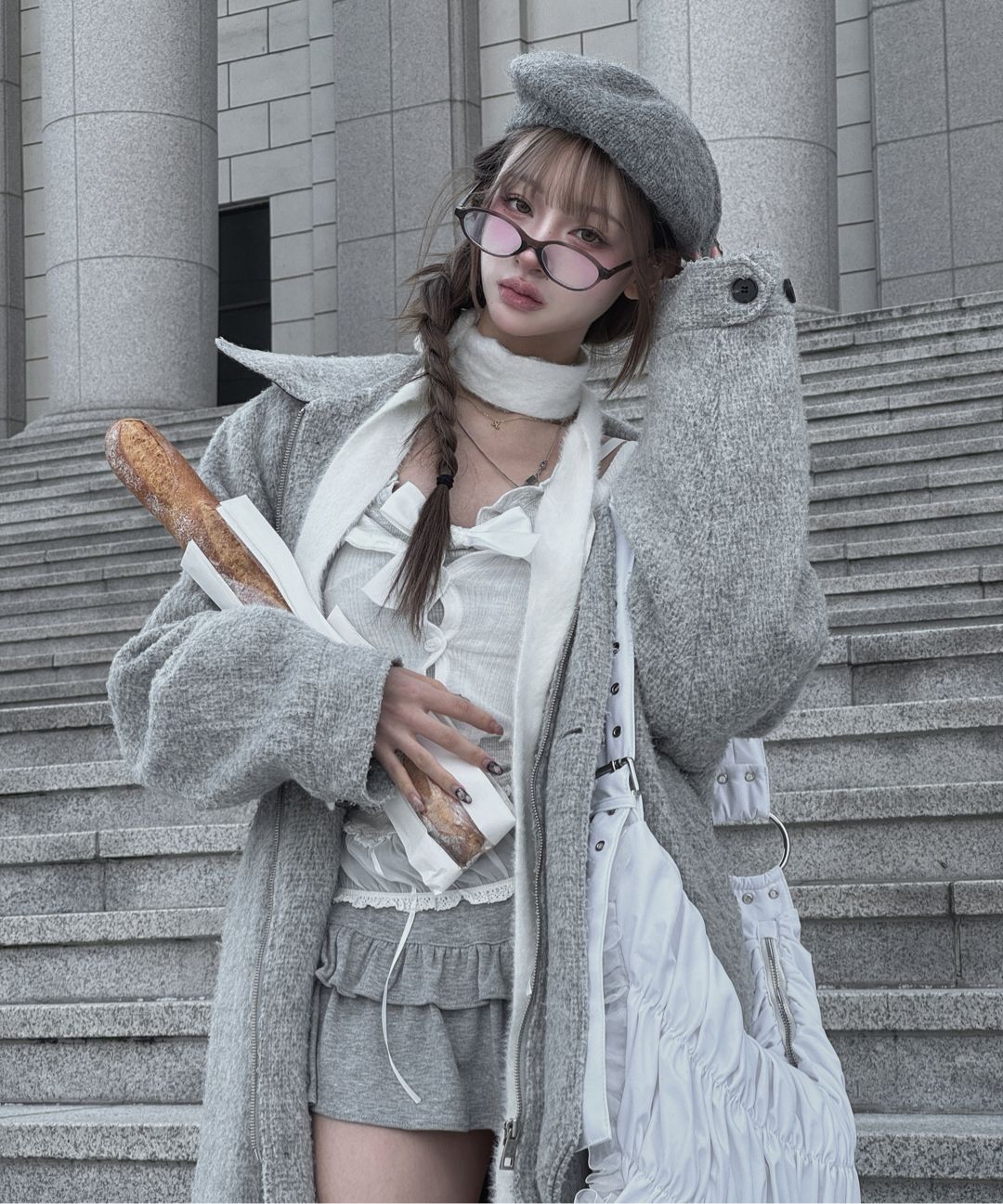MUSINSA公式 | ILLIGO フリルバブルビッグクロスバッグチャコール