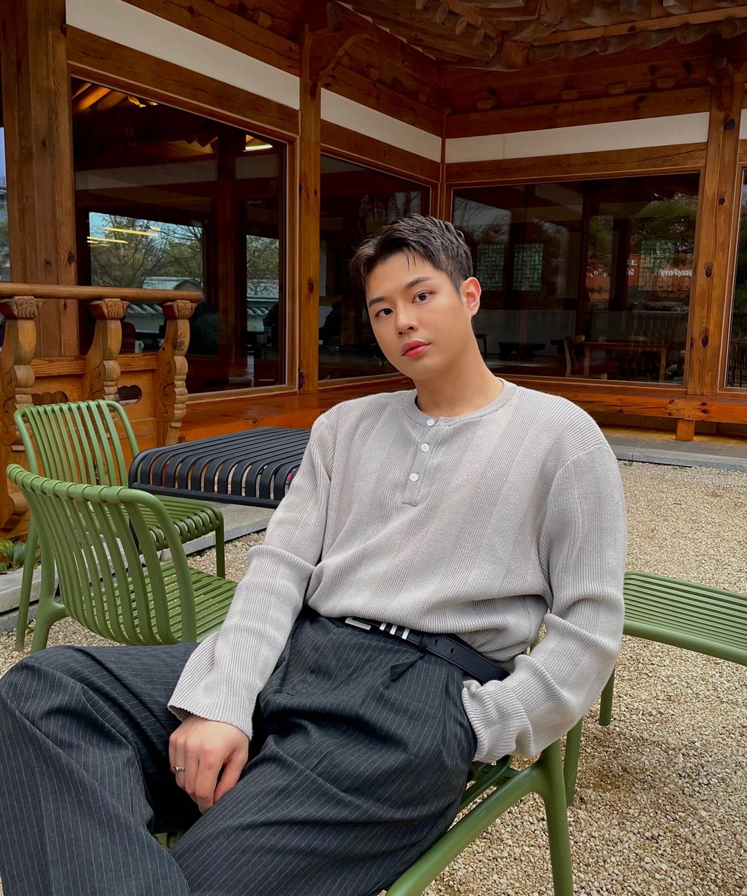 MUSINSA | GLW Two-Tuck Wide Stripe Slacks Black