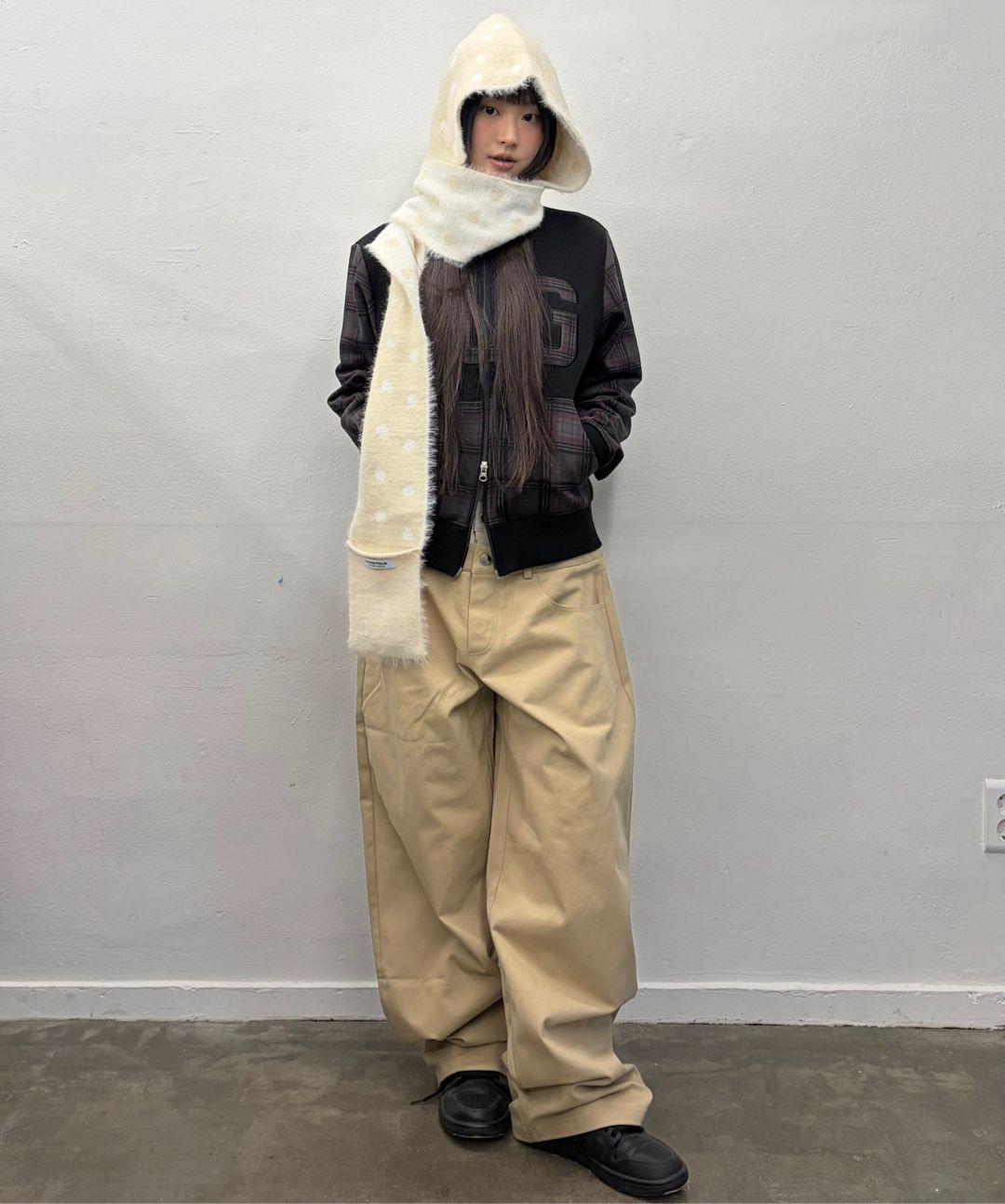 MUSINSA公式 | LUV IS TRUE EV DOT HOOD MUFFLER(BLACK)