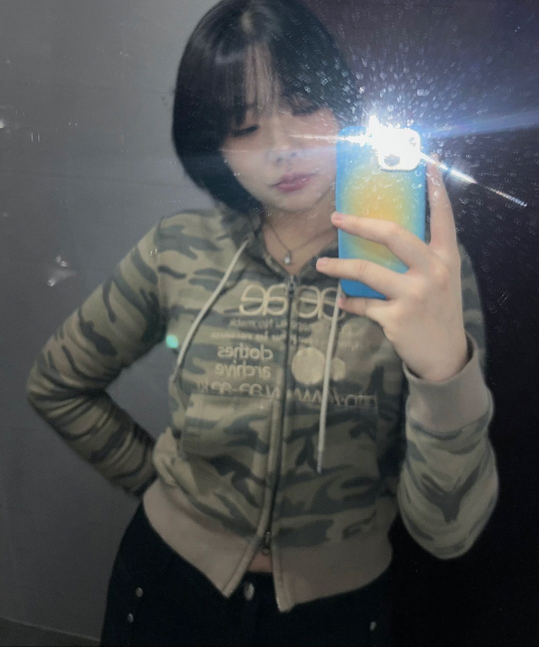MUSINSA公式 | AEAE WEB LOGO CROP HOOD ZIP UP [CAMO GREEN]