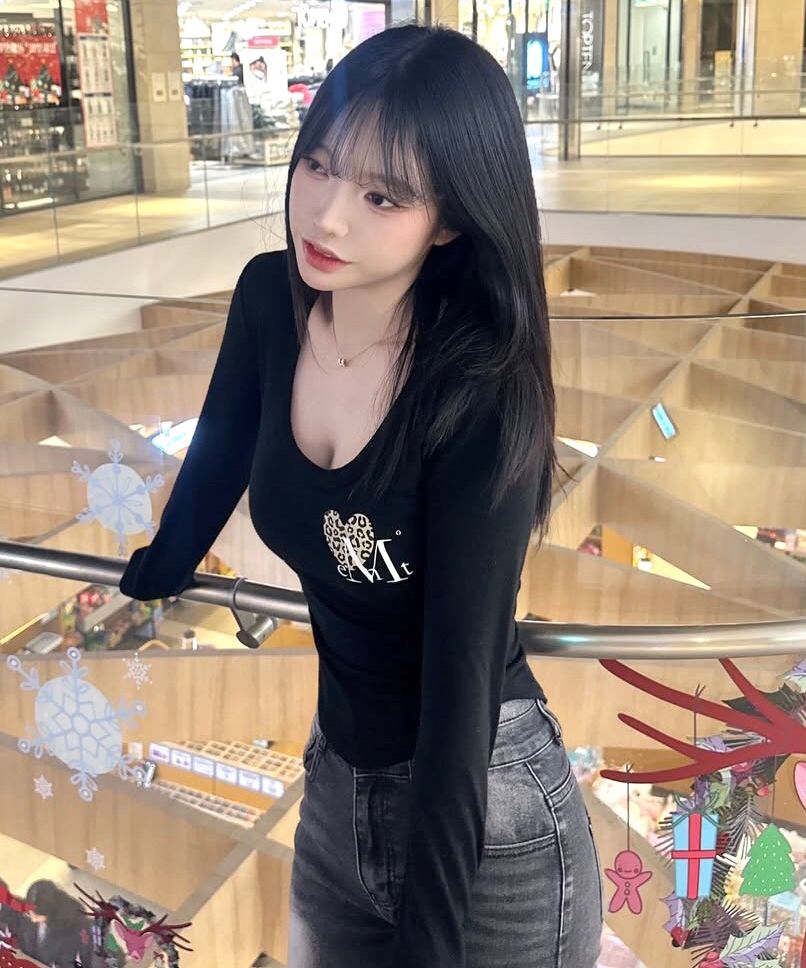 MUSINSA公式 | MUCENT シエラヒョピハートUネックローリング長袖T