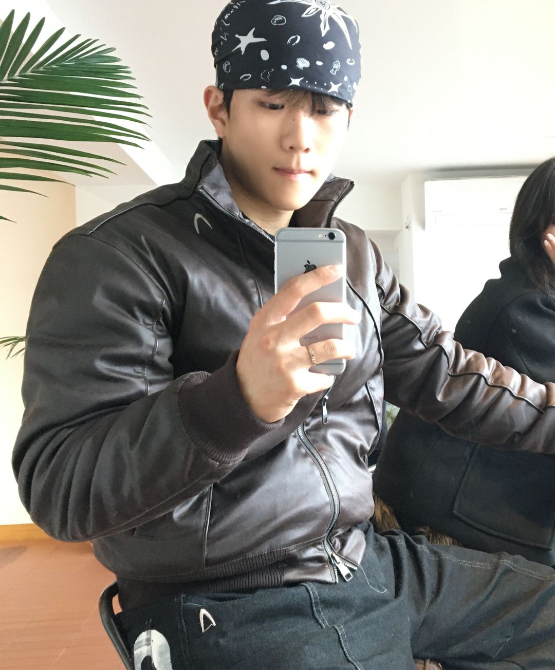 MUSINSA公式 | AAKAM 98 Printed Knee Pin-tuck Denim Pants (Black)