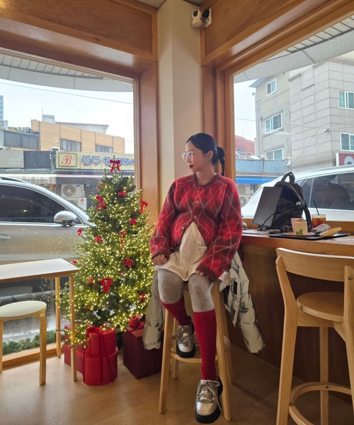 MUSINSA | BESLOW ARGYLE CREW NECK SHORT CARDIGAN RED