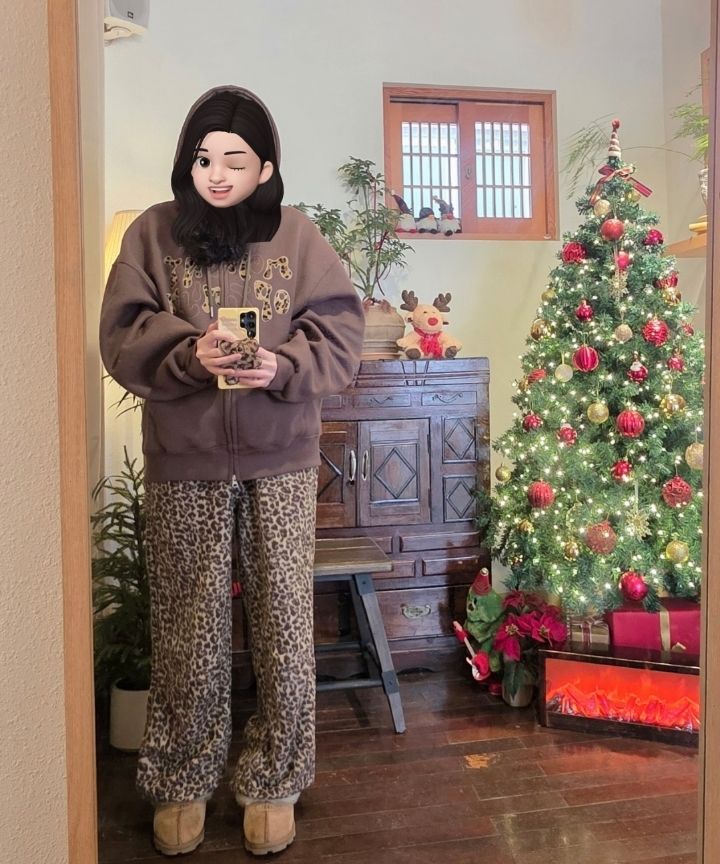 MUSINSA | MOO Leopard Applique Hoodie Zip-Up - Brown