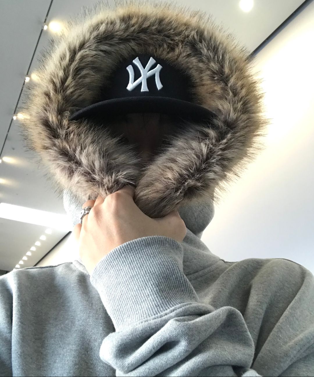 MUSINSA公式 | AMOU AMOU Fur Hoodie Zip-Up GREY