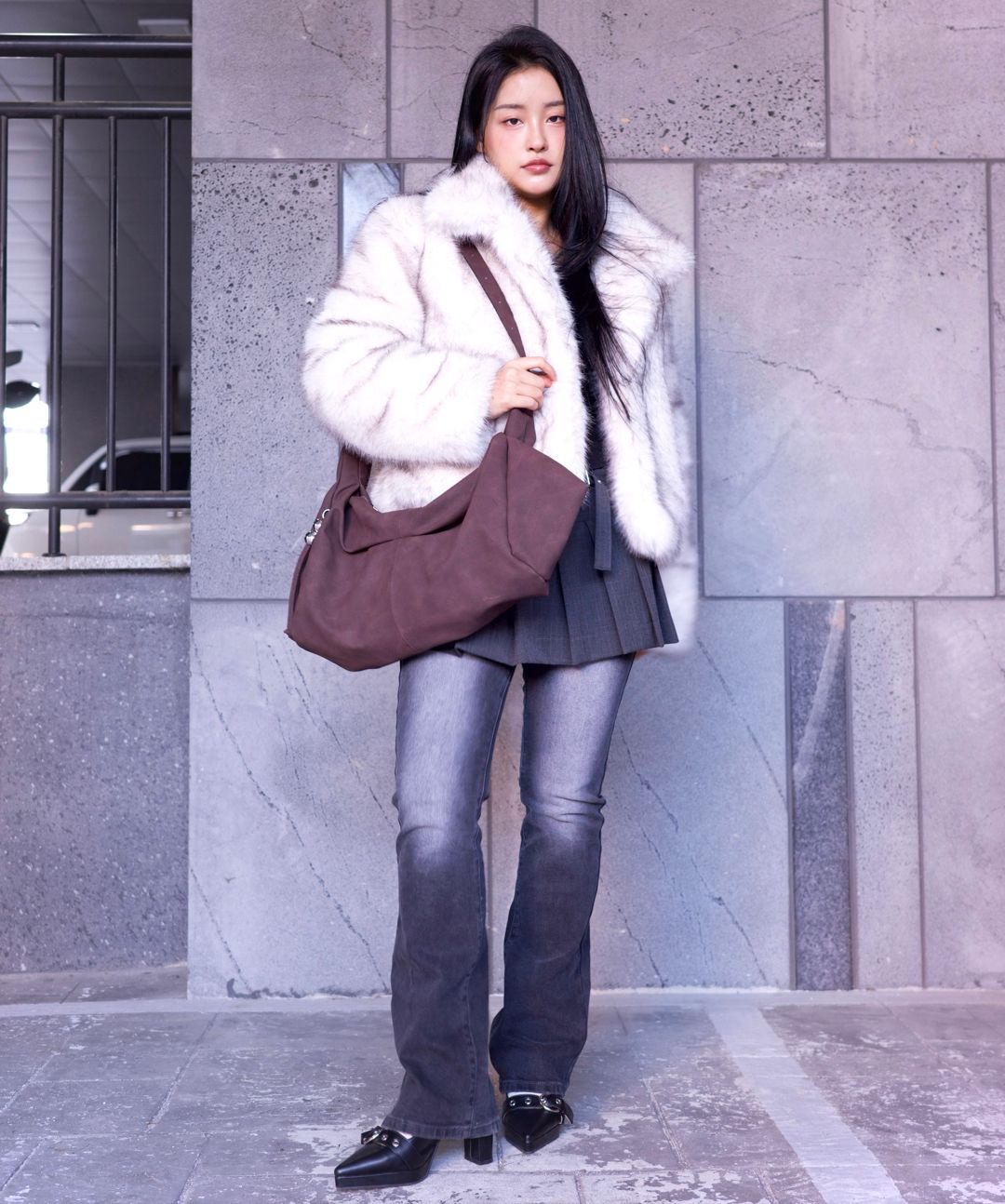 MUSINSA公式 | ROSÉ FRANTZ Crop Mix Fur Jacket [Black]