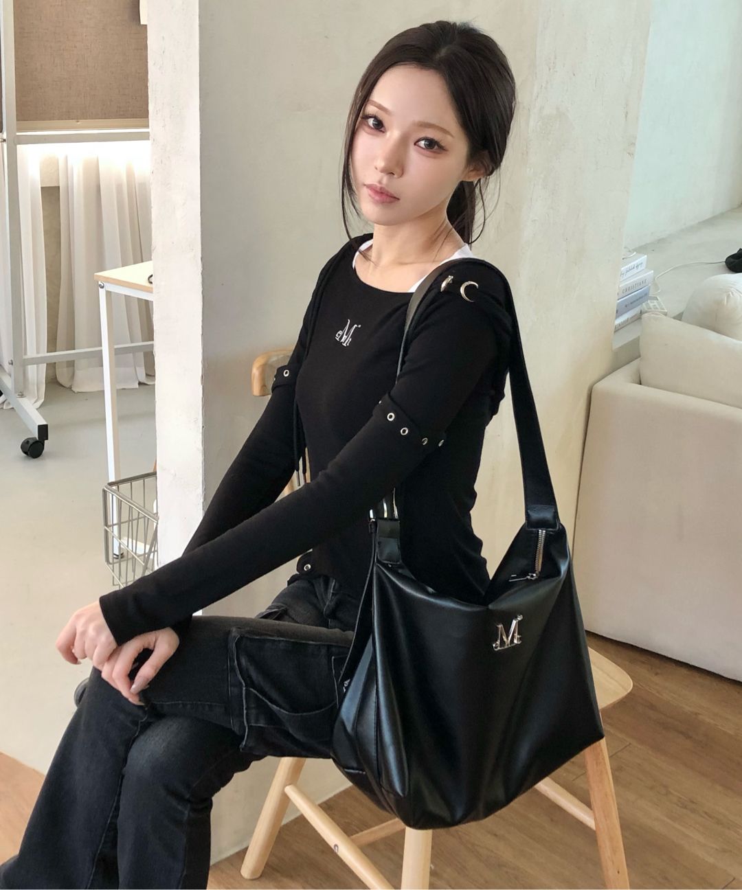 MUSINSA公式 | MUCENT ベルベットメタルロゴベルトクロスバッグ 男女共用