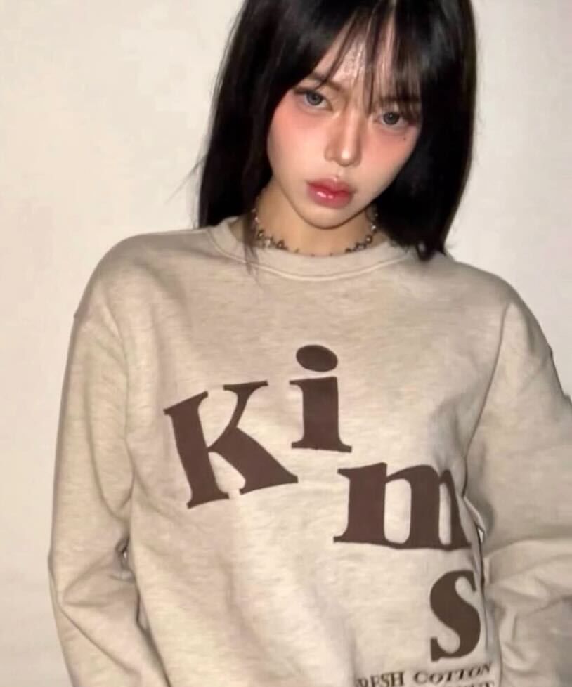 MUSINSA公式 | KIMS FRESH COTTON MARKET Messy Alpha App Sweatshirt