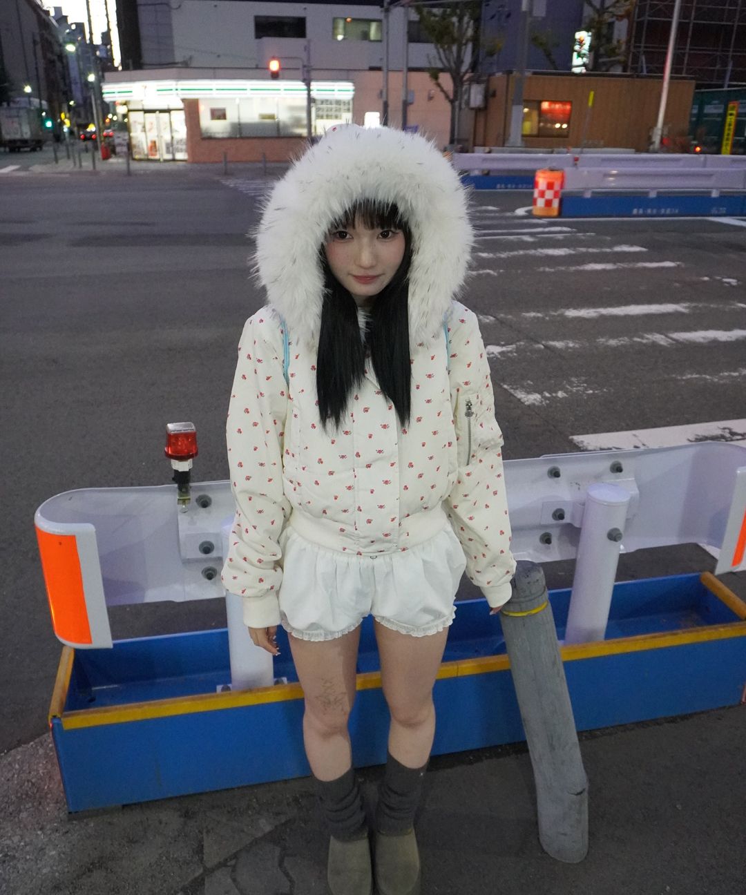 MUSINSA公式 | YOUHEE FLOWER MA-1 FUR HOOD JUMPER IVORY