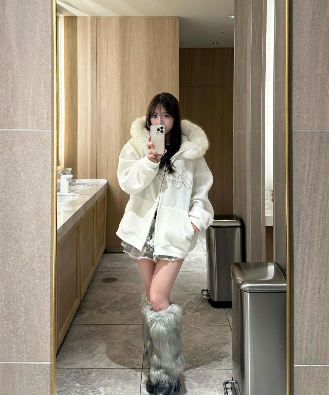 MUSINSA公式 | ROSÉ FRANTZ Fur Overfit Lettering Hood Zip-up [Ivory]