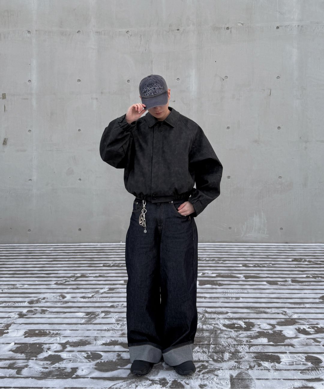 MUSINSA公式 | AAKAM シンチバックデニムパンツ（ブラック）