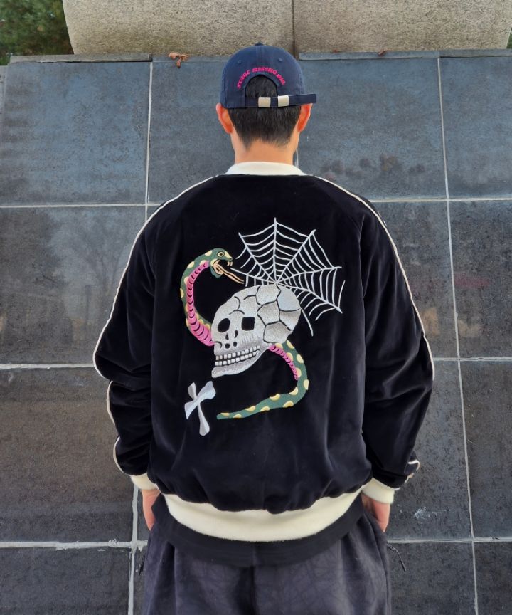 MUSINSA公式 | OUTSTANDING SKULL VELVET SOUVENIR JACKET_BLACK