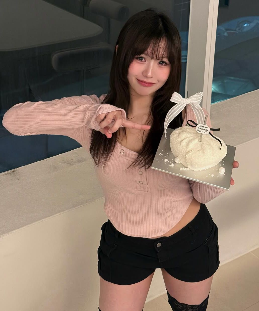 MUSINSA公式 | PLEASENOFOLLOW Bunny Snap Button Top ( Ver.1 ) (Black)