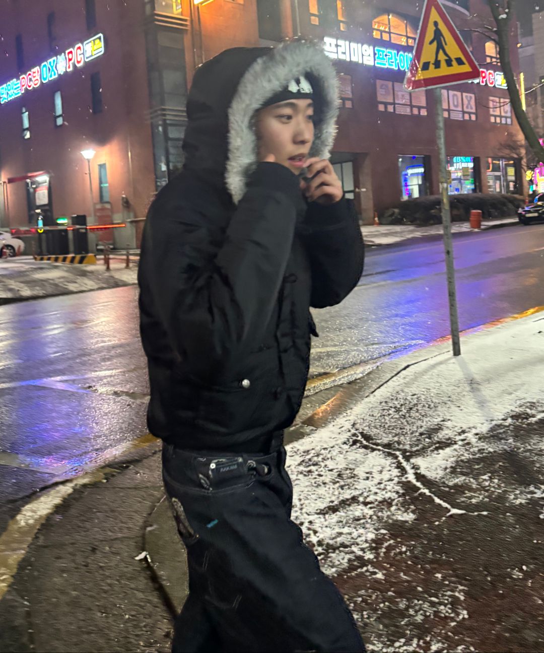 MUSINSA公式 | AAKAM Hooded Fur MA-1 Jacket (Black)