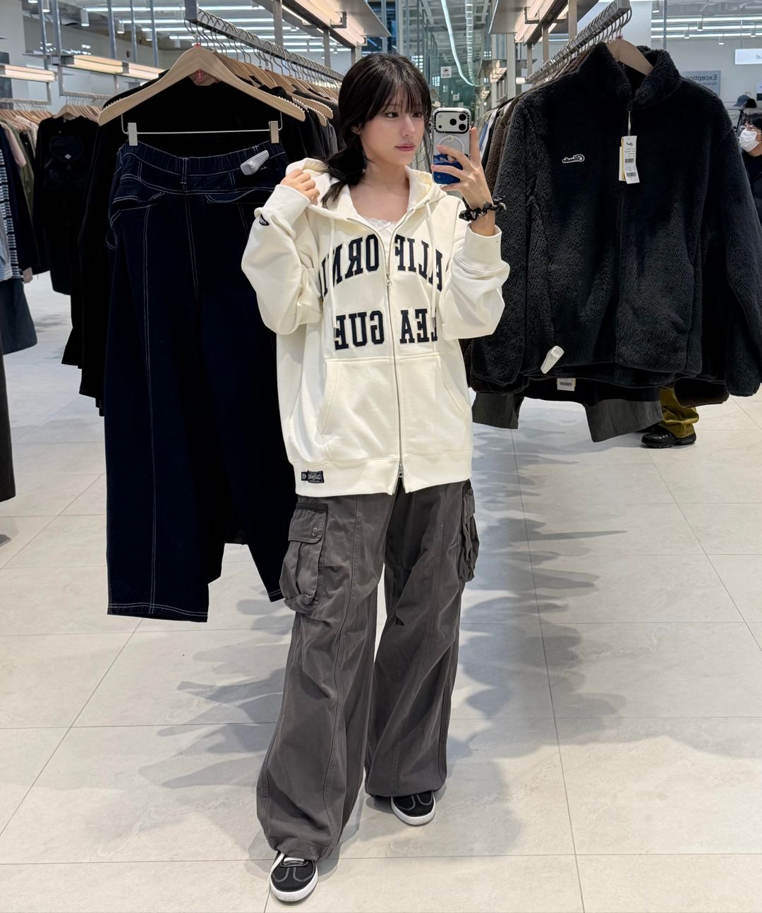 AAKAM ニーピンタックコントラストカーゴパンツ ブラック 1サイズ MUSINSA公式 | AAKAM ニーピンタックコントラストカーゴパンツ