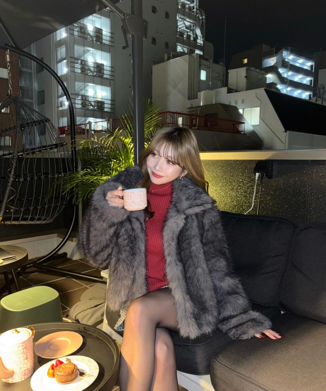 MUSINSA公式 | ROSÉ FRANTZ Crop Mix Fur Jacket [Black]