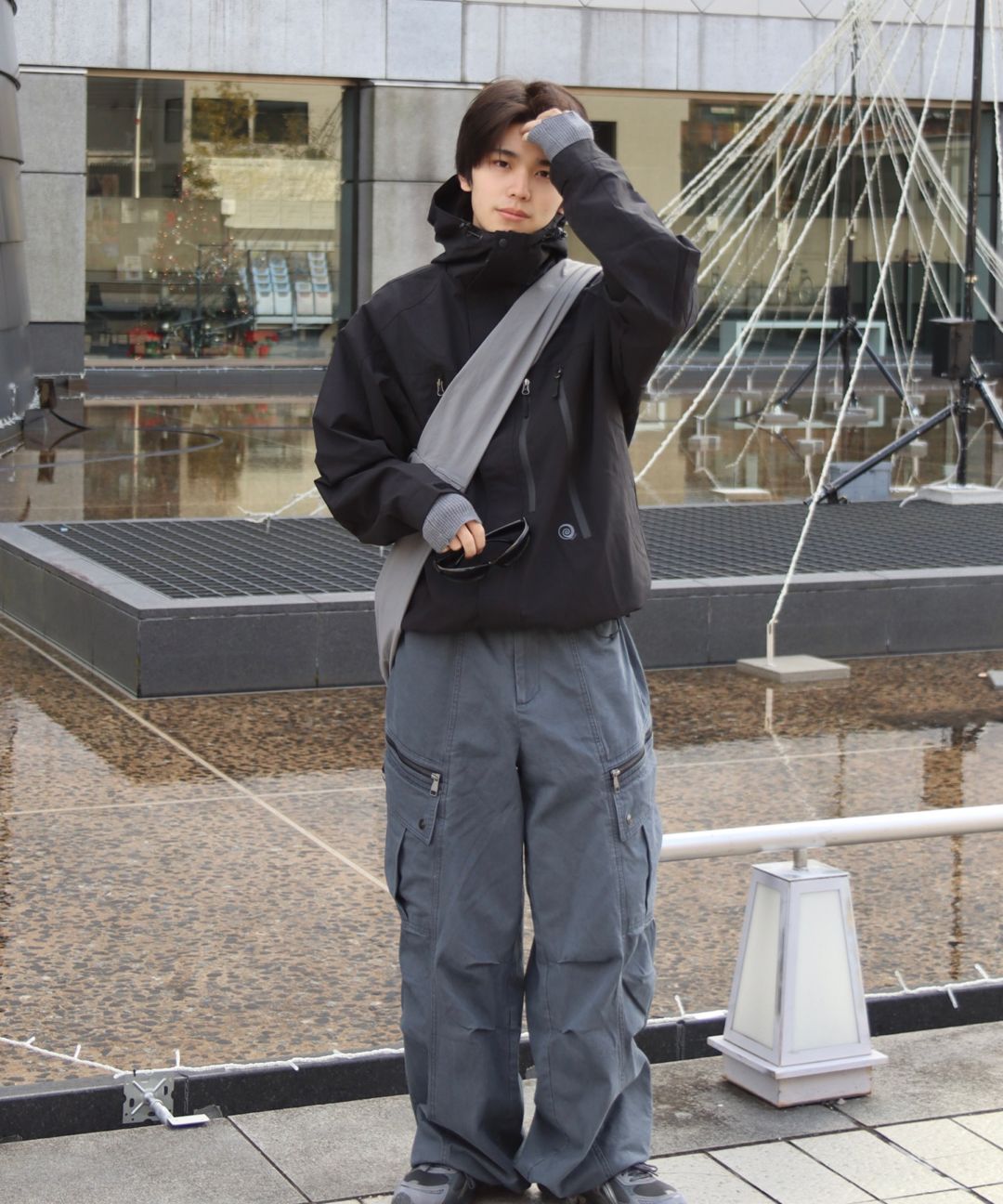 MUSINSA公式 | AAKAM Knee Pin-Tuck Zippered Cargo Pants (Dark Gray)