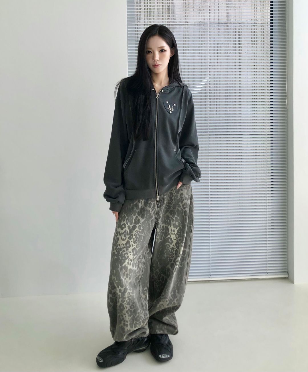 MUSINSA公式 | MUCENT ディートスナップボタンレオパードホピワイドパンツ
