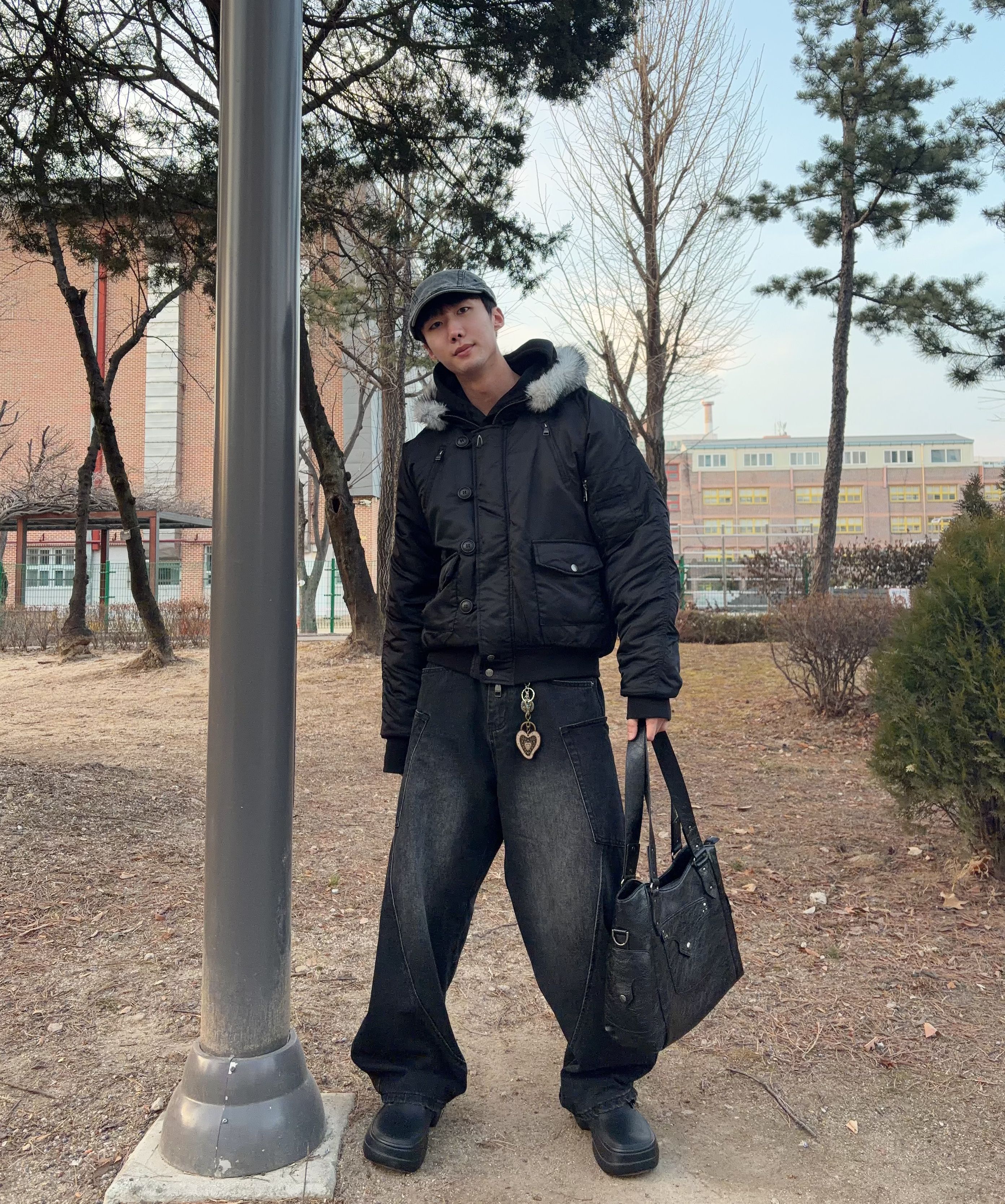 MUSINSA公式 | AAKAM Hooded Fur MA-1 Jacket (Black)