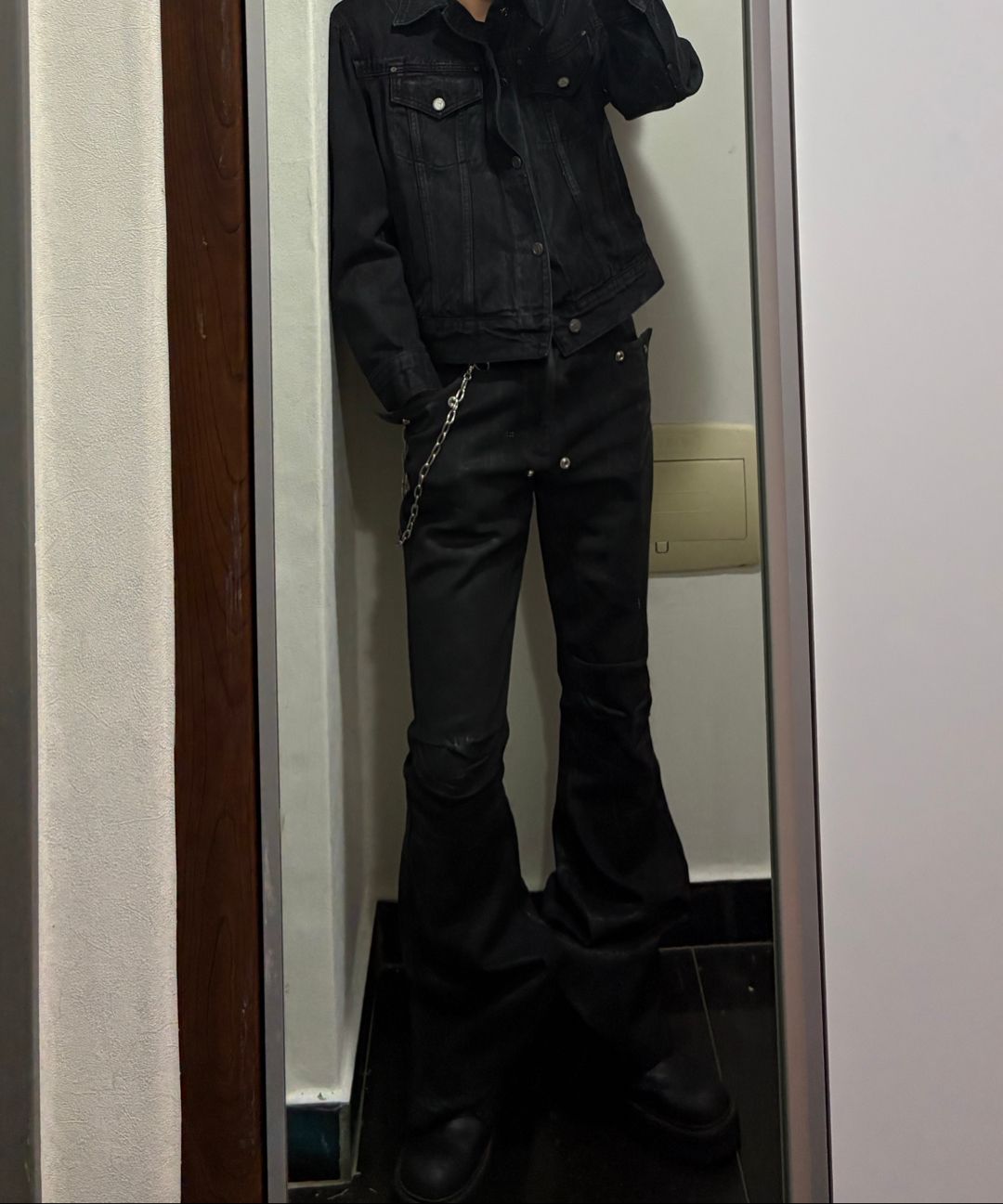 MUSINSA公式 | VONVAT Black Coated Denim Jacket