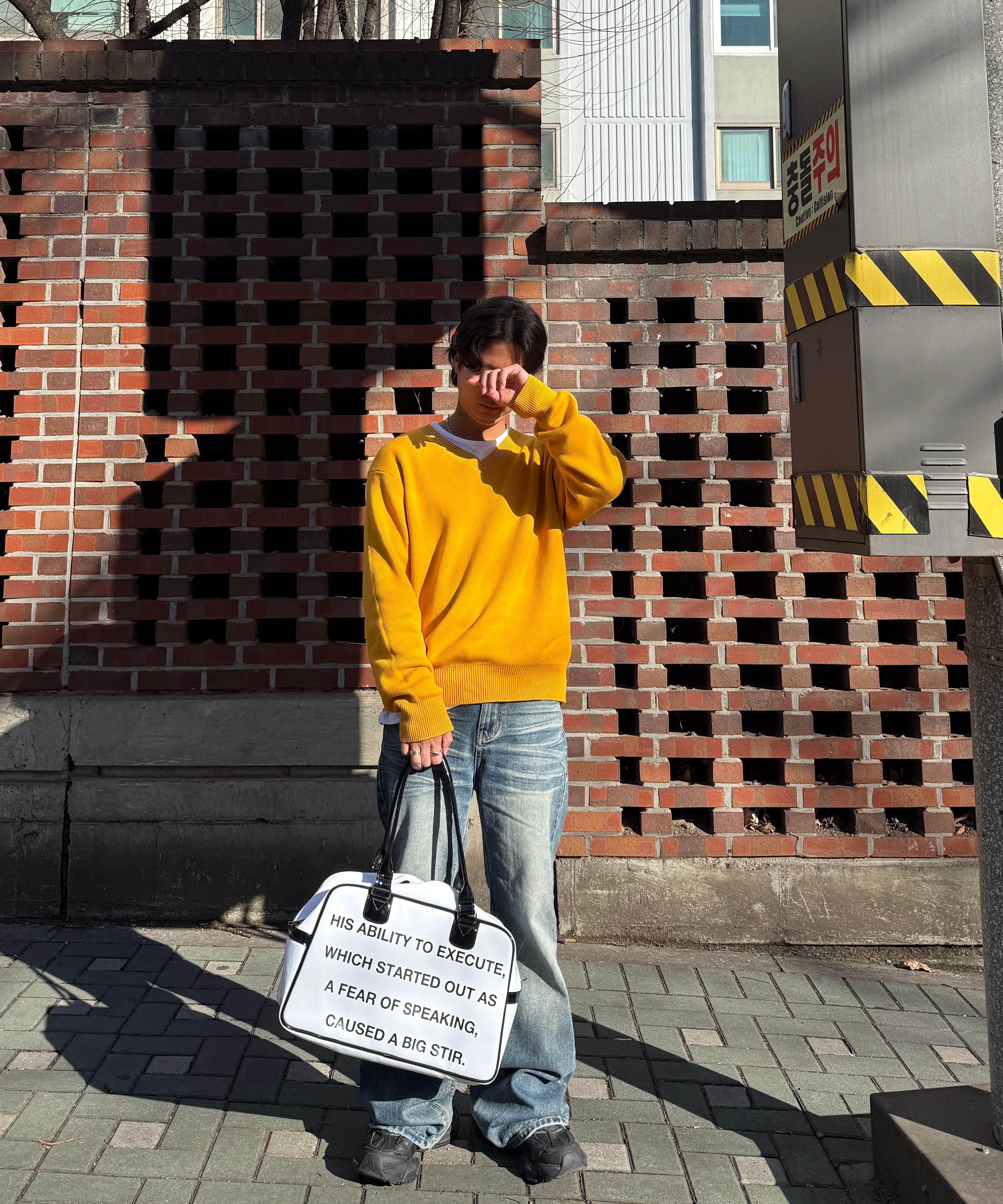 MUSINSA | ESC STUDIO lettering bowling bag(white)