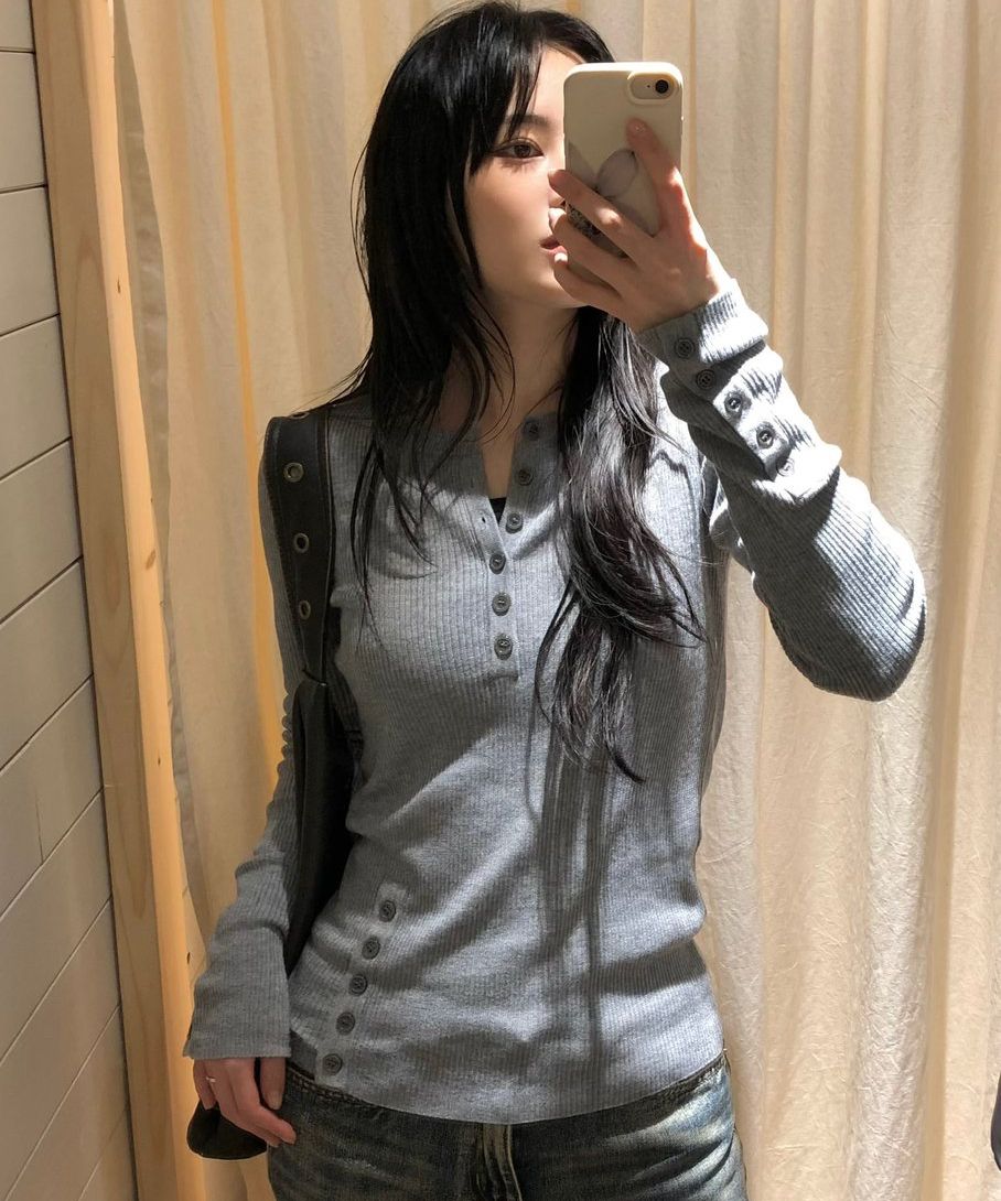 MUSINSA | SCHISM INDUCING BUTTON SLIT HENLEY KNIT GREY