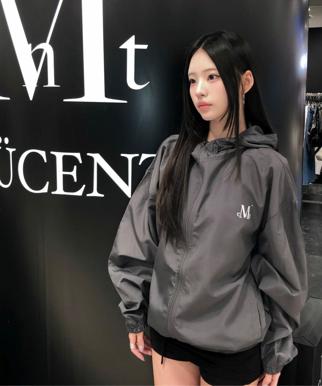 MUSINSA | MUCENT Back Round Windbreaker (Black, Charcoal)