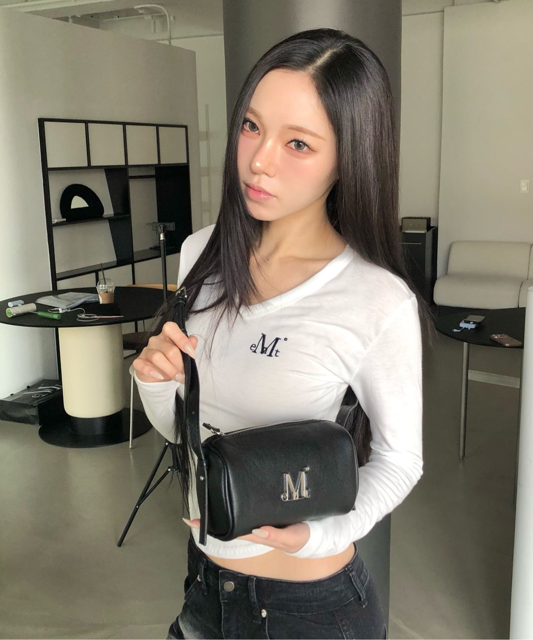 MUSINSA公式 | MUCENT アラメタルロゴミニショルダーバッグ 男女共用