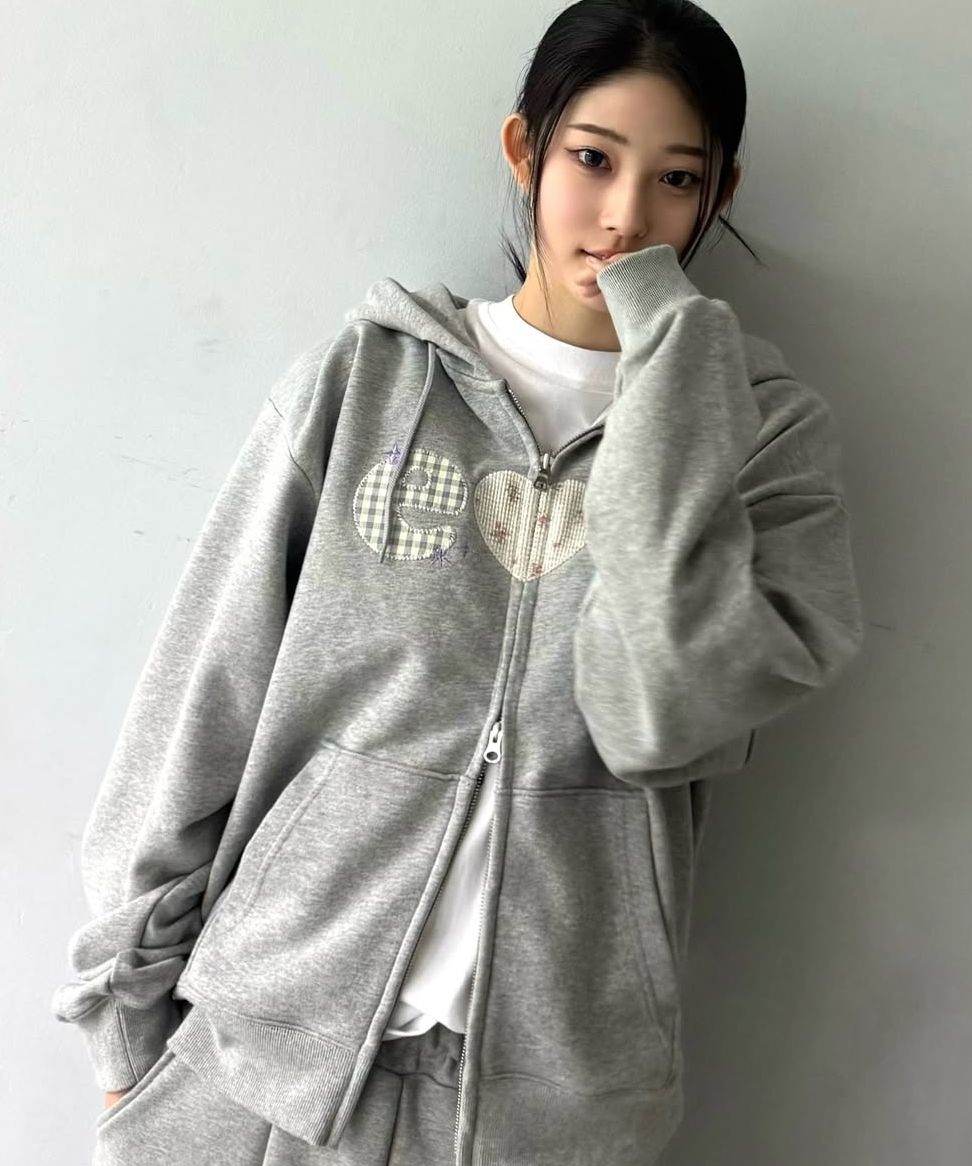 MUSINSA公式 | AMBLER チェックフラワー刺繍ジップアップフード