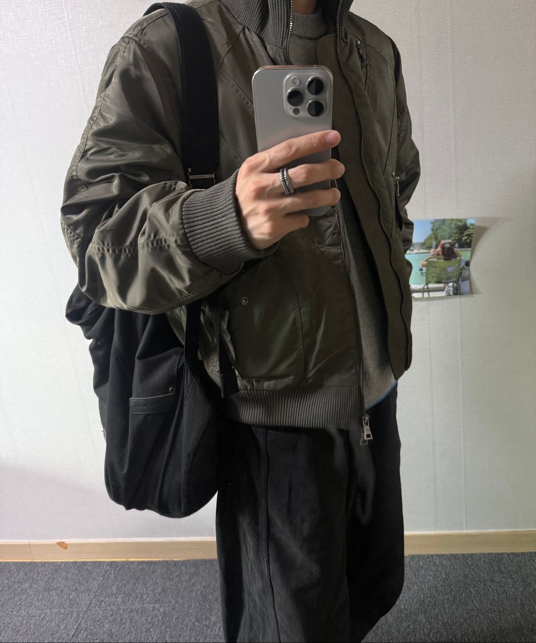 MUSINSA公式 | DANDEL DD cropped studded MA-1 jacket (BLACK)