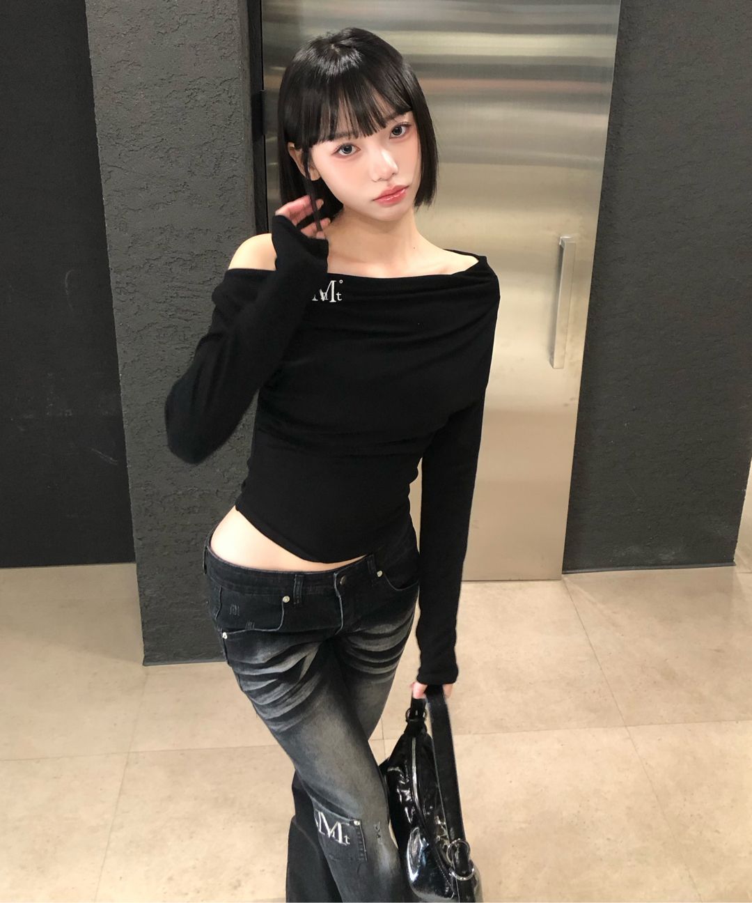 MUSINSA公式 | MUCENT バブメタルロゴ2ウェイアイレットクロスバッグ